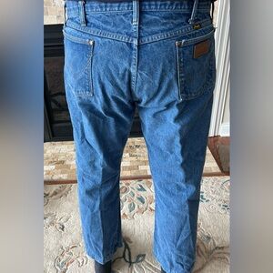 Vintage Wrangler (tag:42X30) waist measures 38 jeans euc made in USA